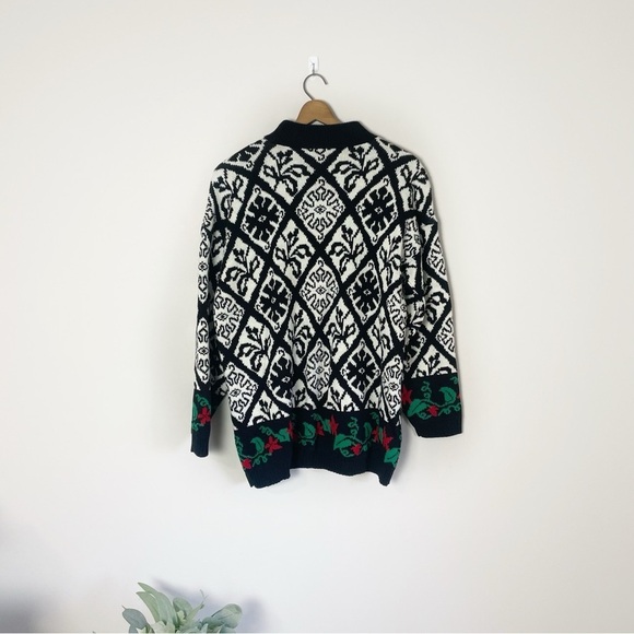 [Sweater Exchange] Vintage Black, White & Holly Mock Neck Holiday Sweater - Picture 5 of 6